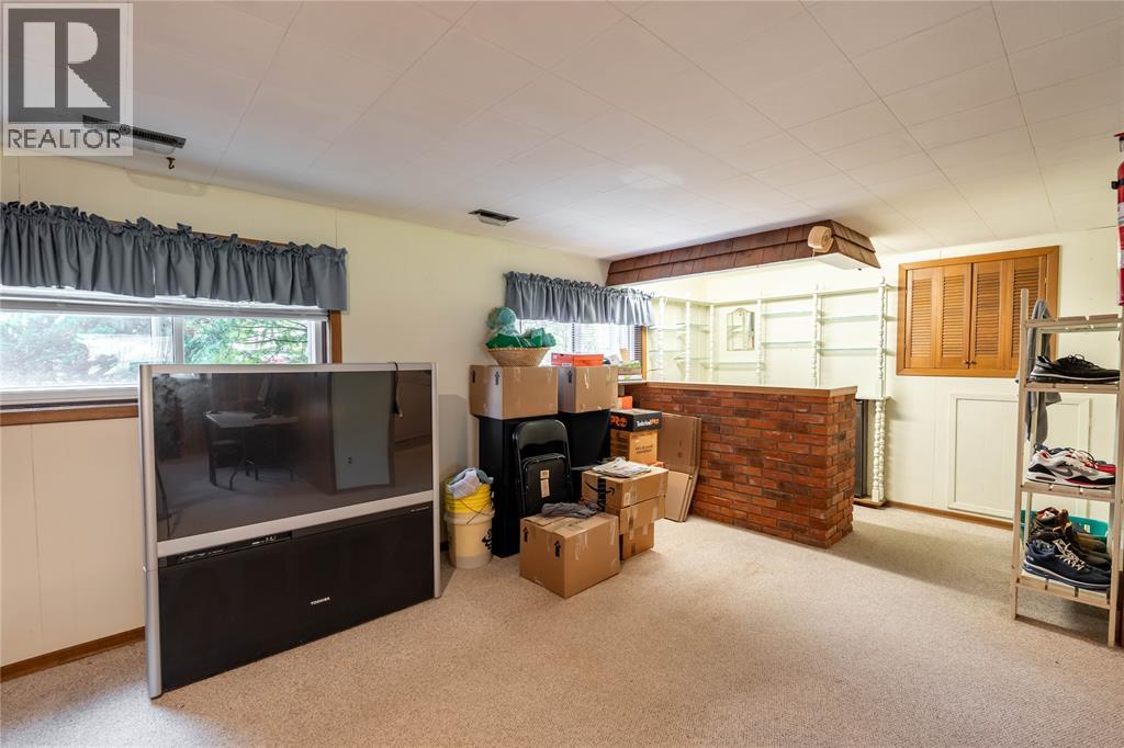 8 PARRY DRIVE - 19
