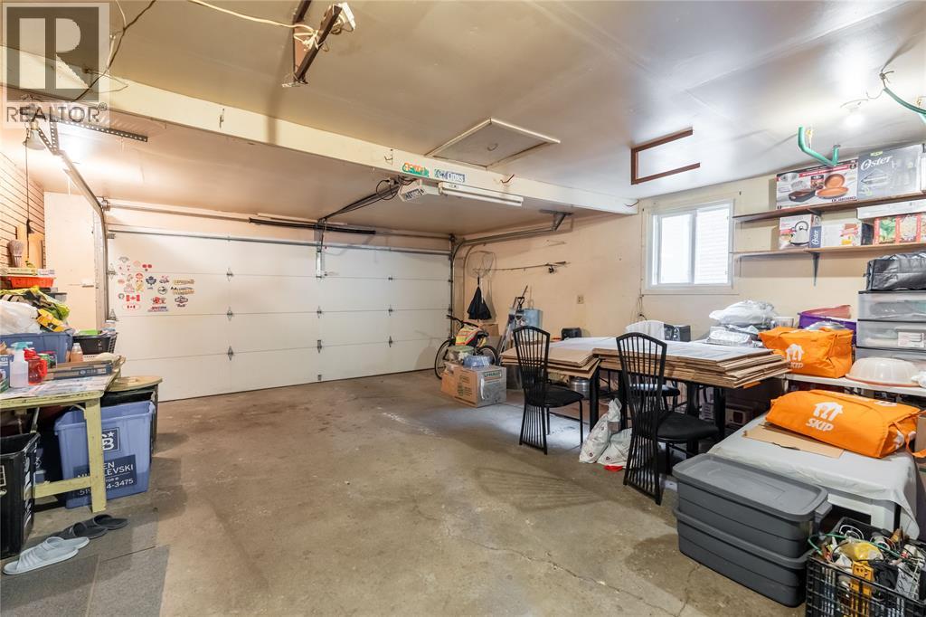 8 PARRY DRIVE - 22