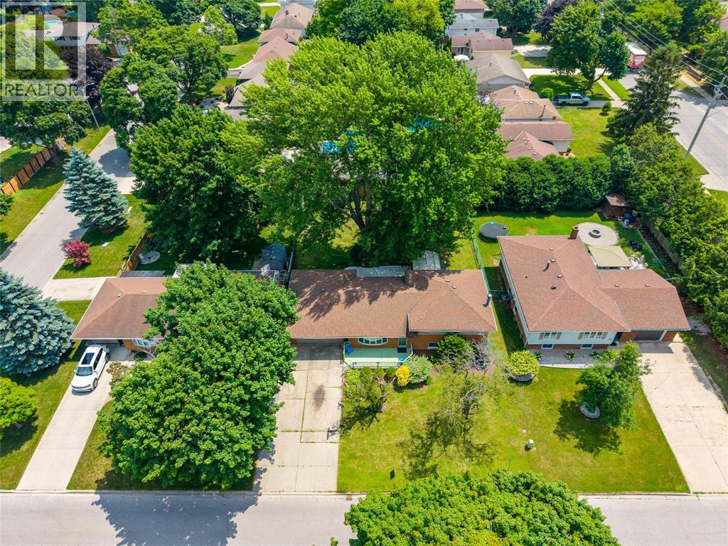 8 PARRY DRIVE - 30