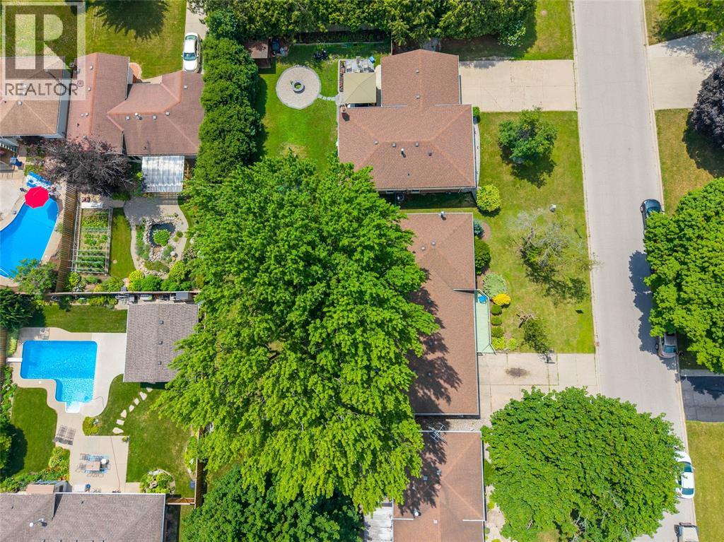 8 PARRY DRIVE - 31