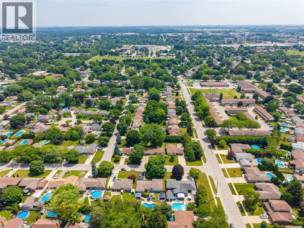 8 PARRY DRIVE - 33