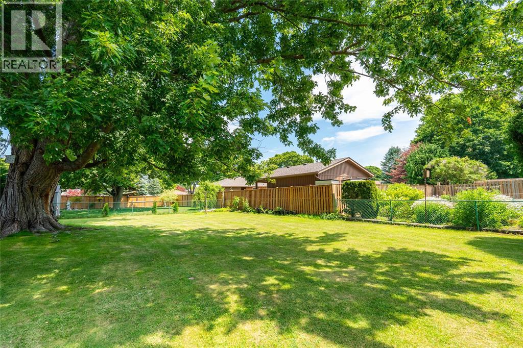 8 PARRY DRIVE - 27