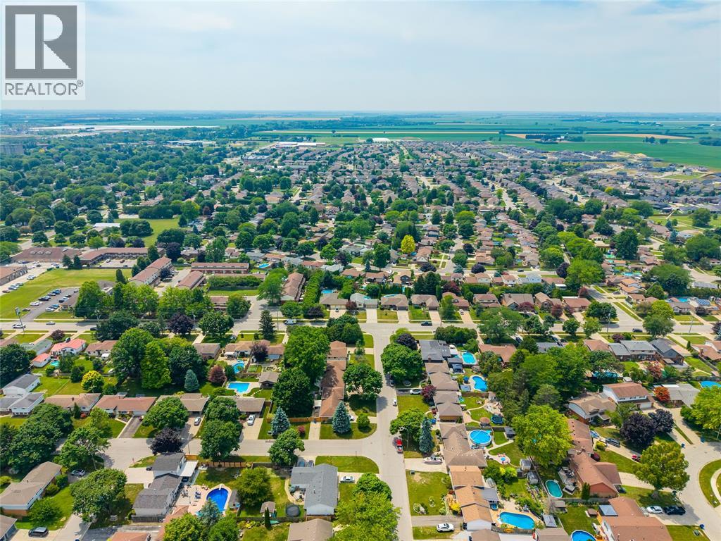 8 PARRY DRIVE - 36