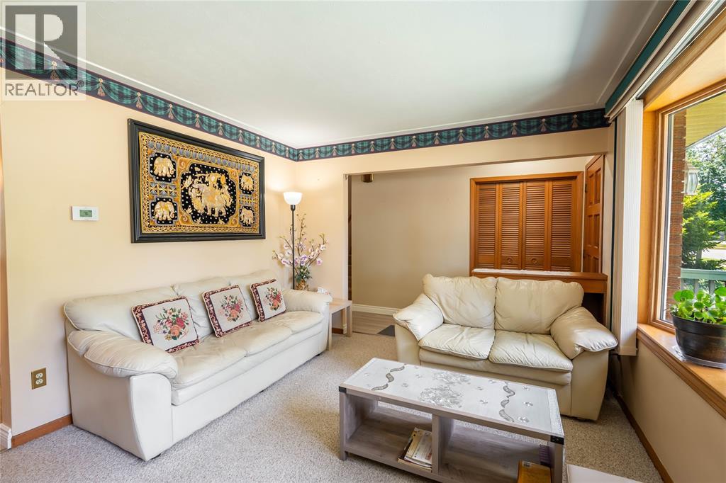 8 PARRY DRIVE - 5
