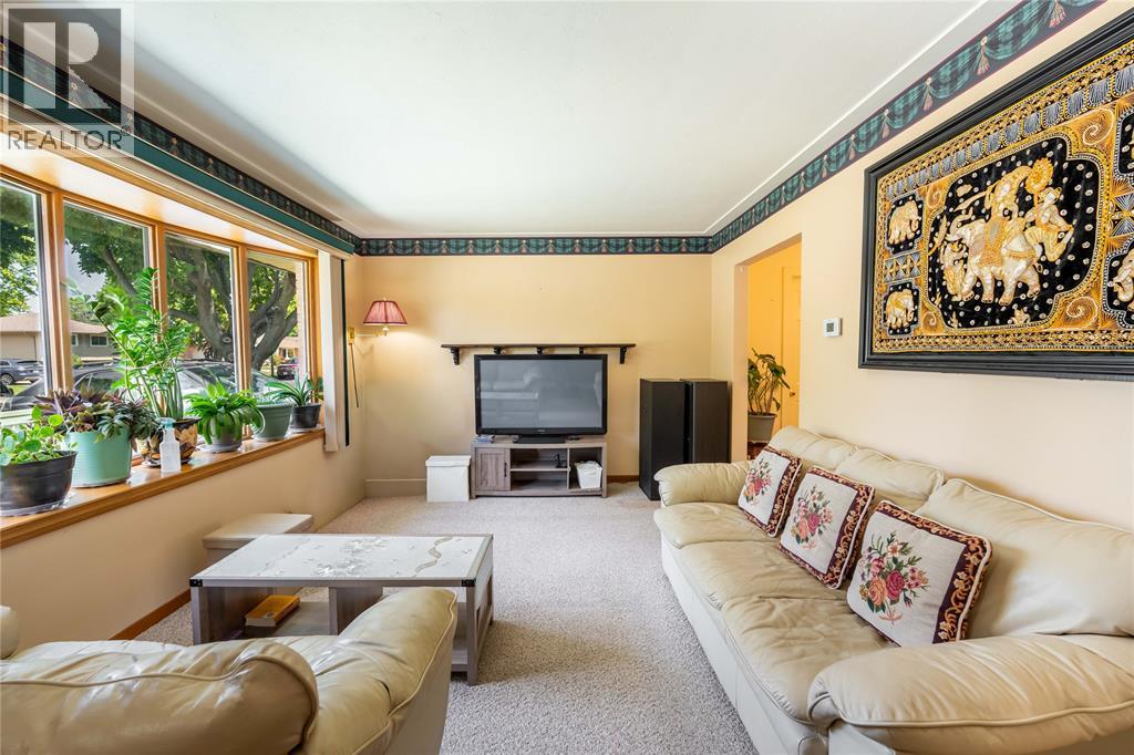 8 PARRY DRIVE - 4