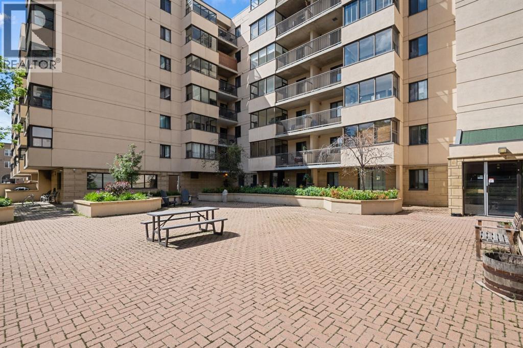 #210 111 14 Avenue SE - 37