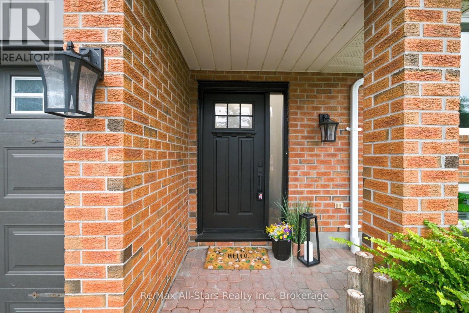 29 APPLEWOOD CRESCENT - 2