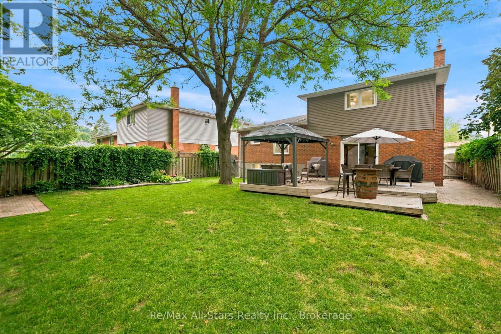 29 APPLEWOOD CRESCENT - 29