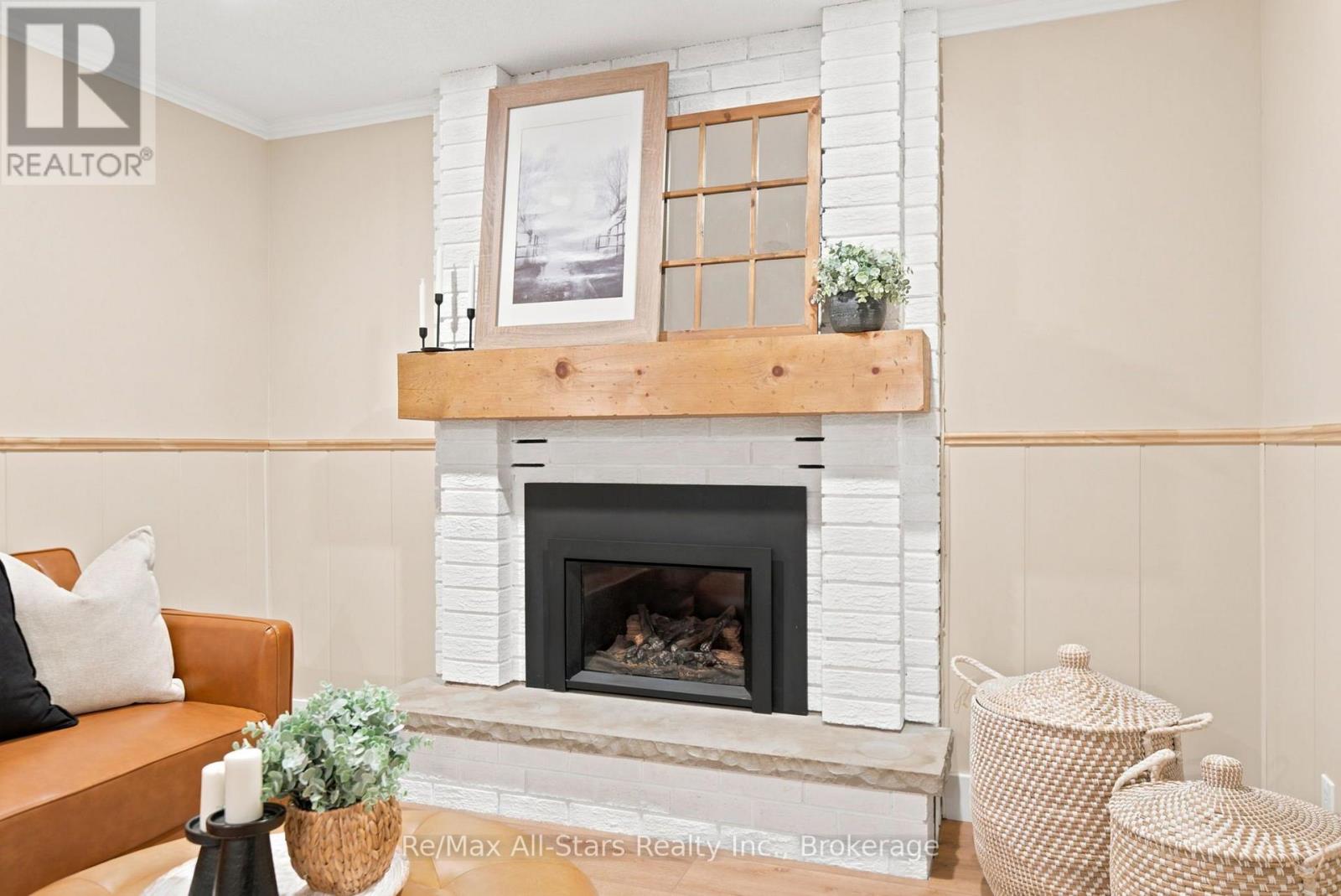 29 APPLEWOOD CRESCENT - 5