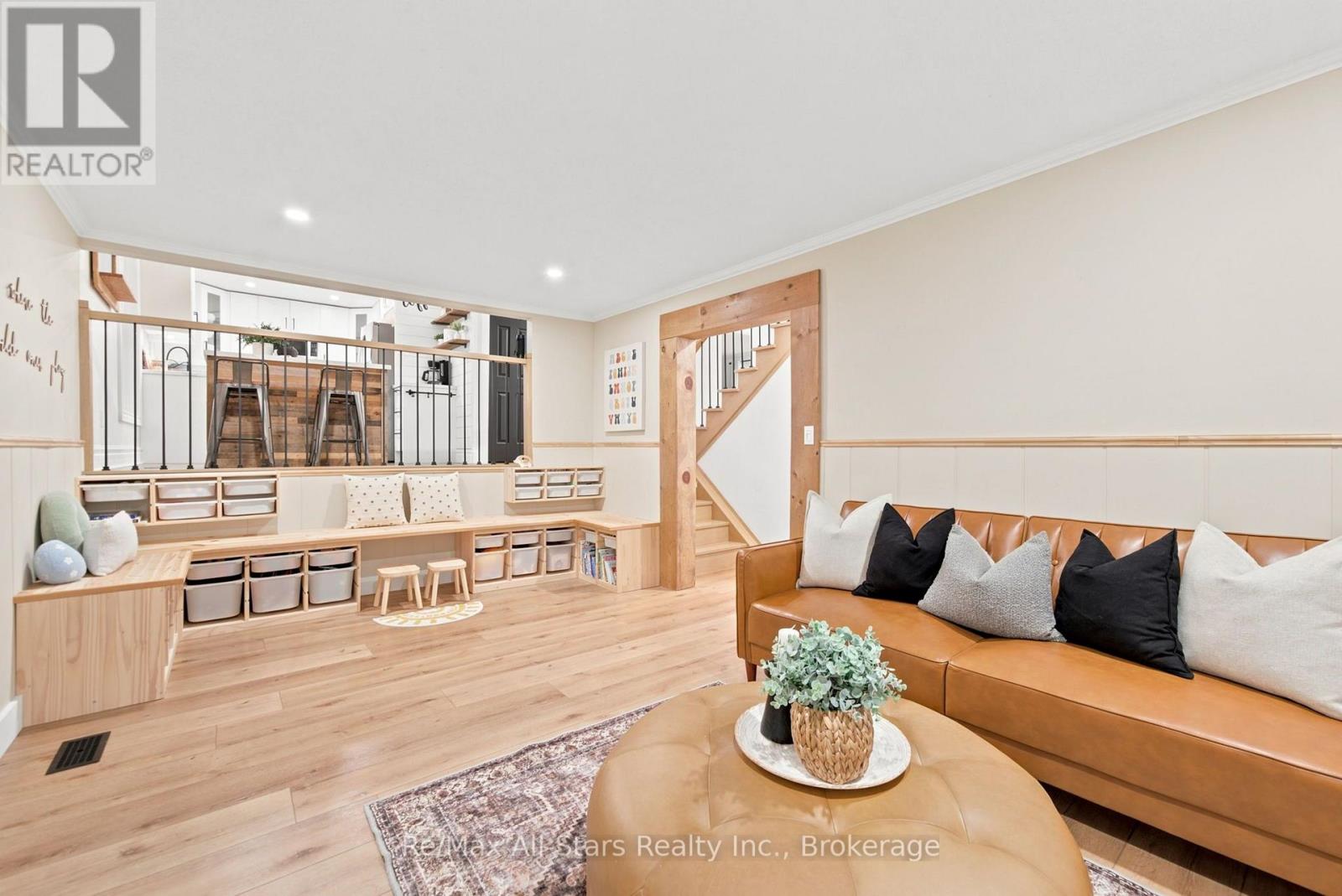 29 APPLEWOOD CRESCENT - Image 6