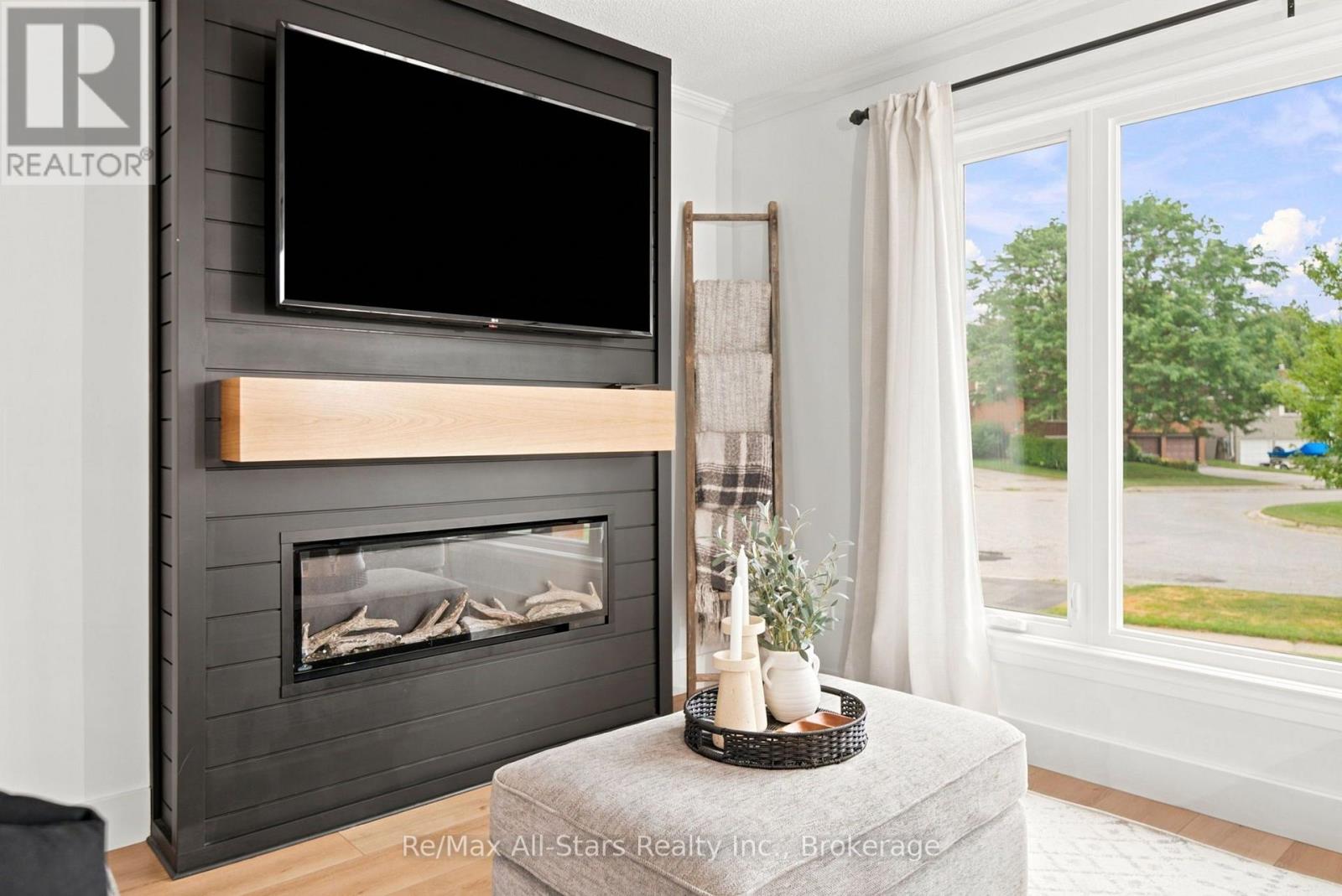29 APPLEWOOD CRESCENT - 9