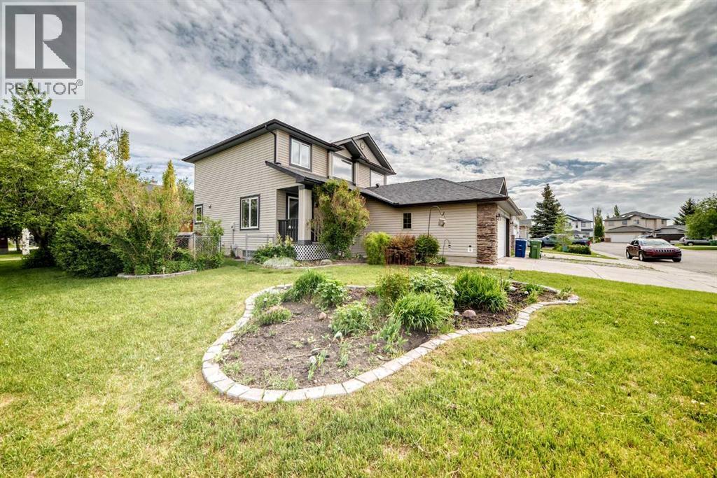 167 Fairways Close NW - 2