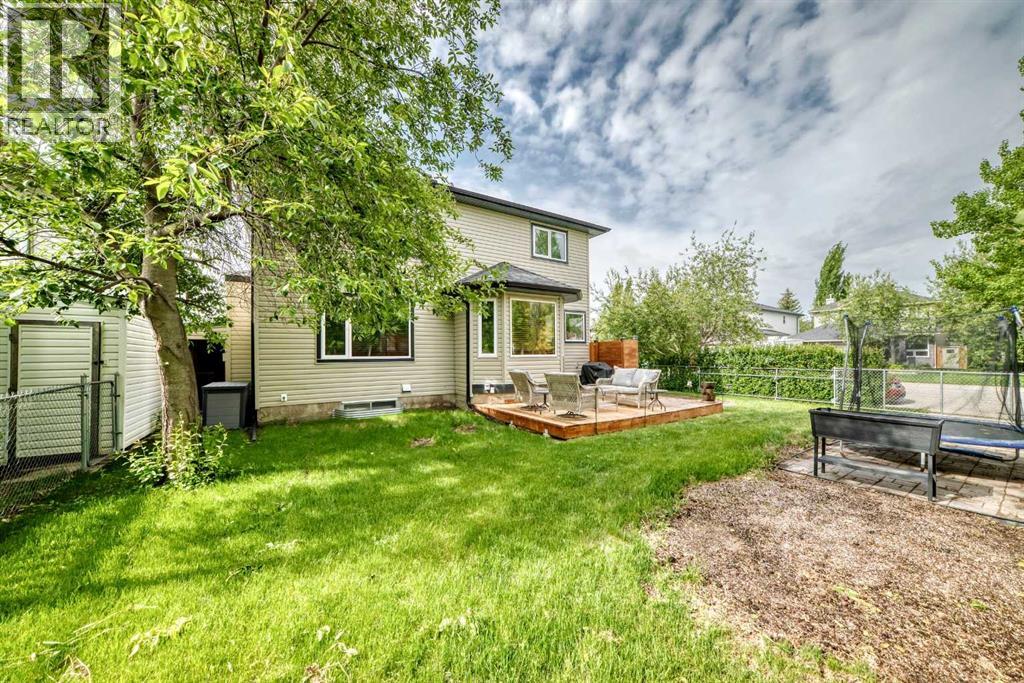 167 Fairways Close NW - 38