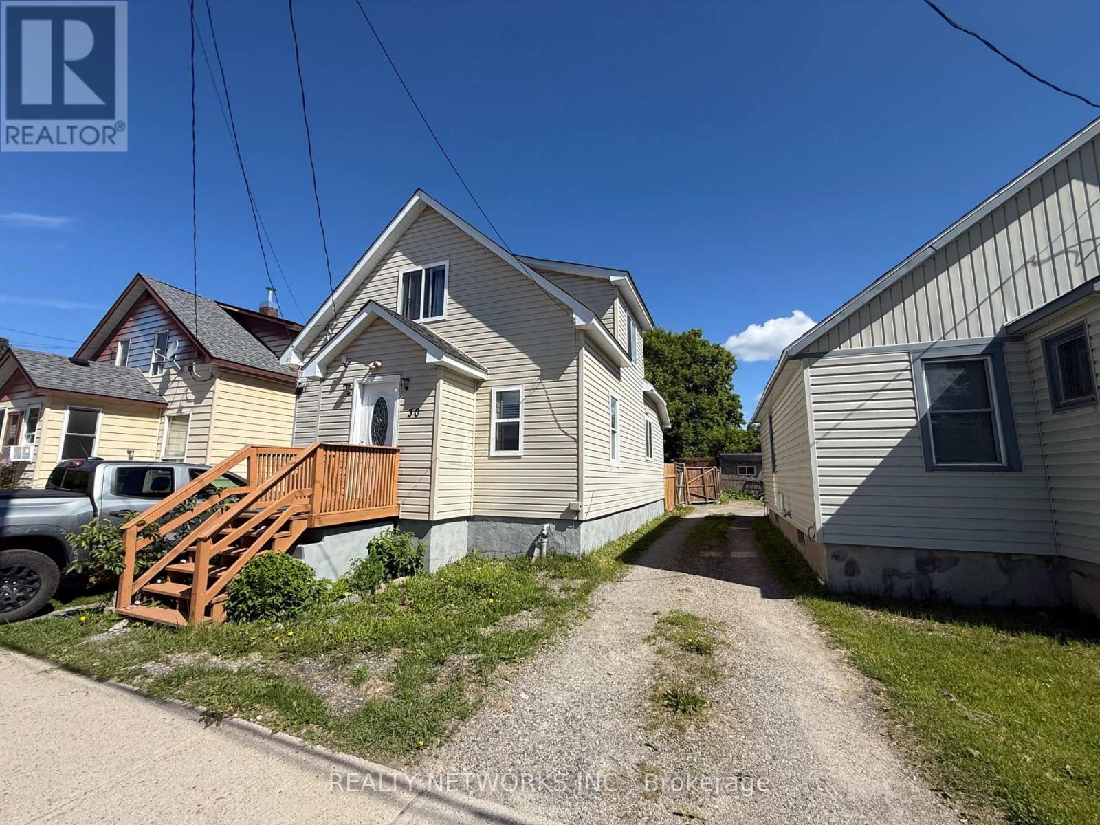 30 GOLDEN AVENUE - 1