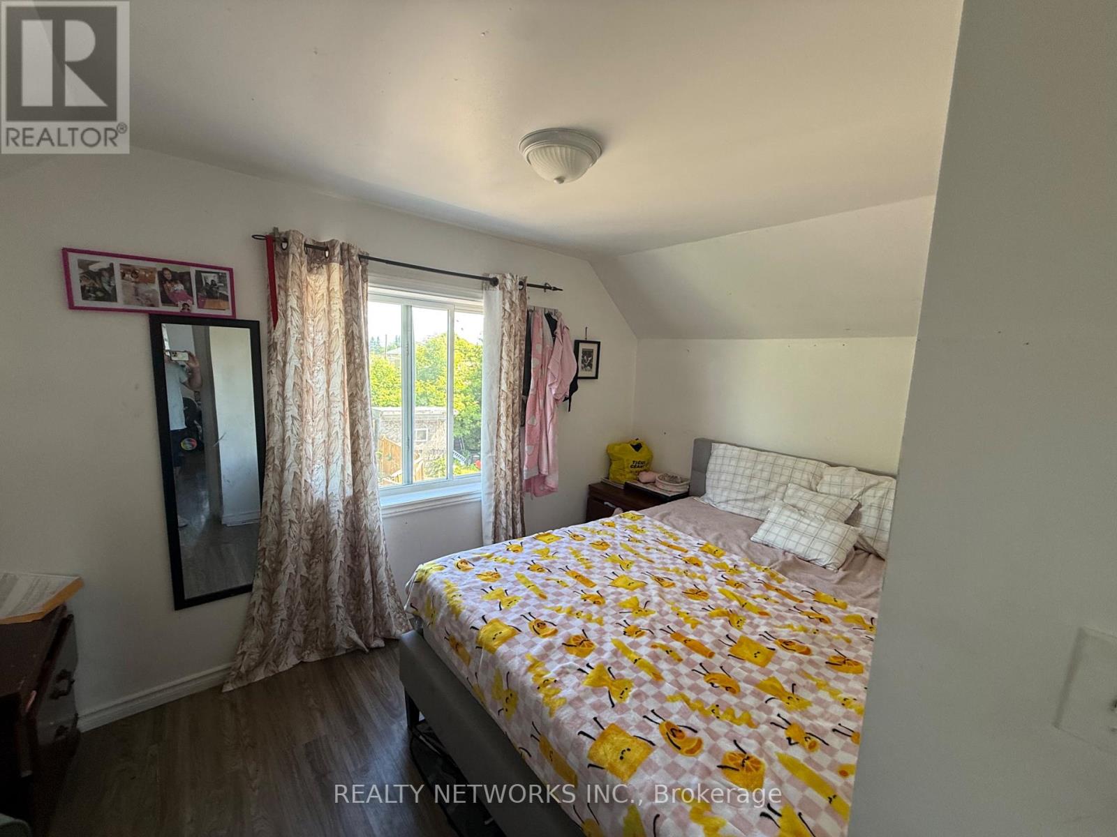 30 GOLDEN AVENUE - 11