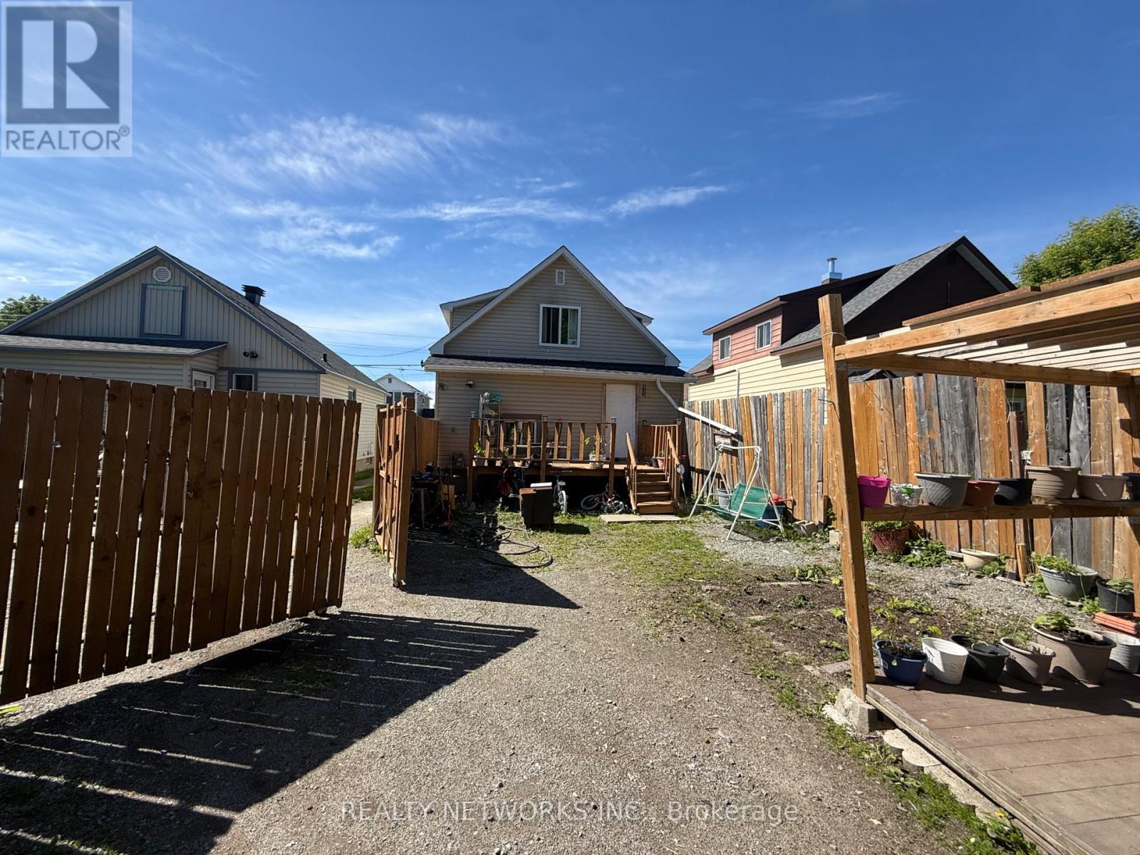 30 GOLDEN AVENUE - 12