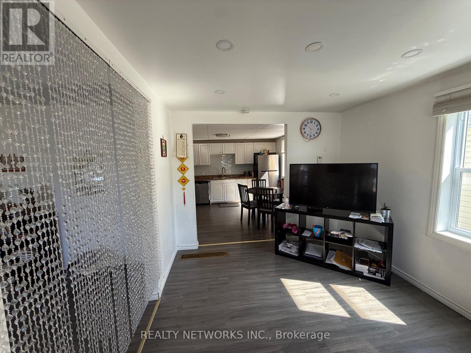 30 GOLDEN AVENUE - 2