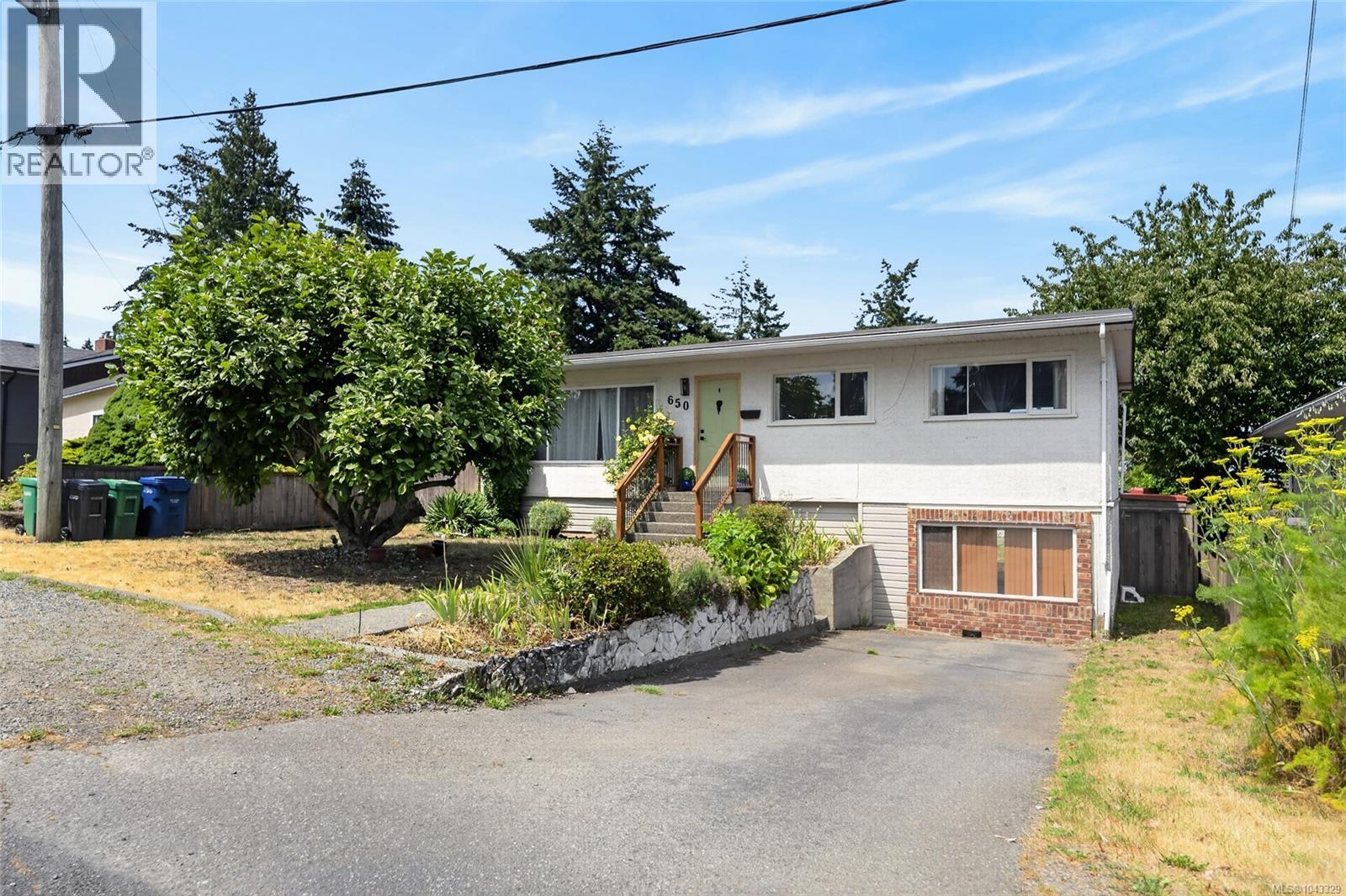 650 Hunter St - 1
