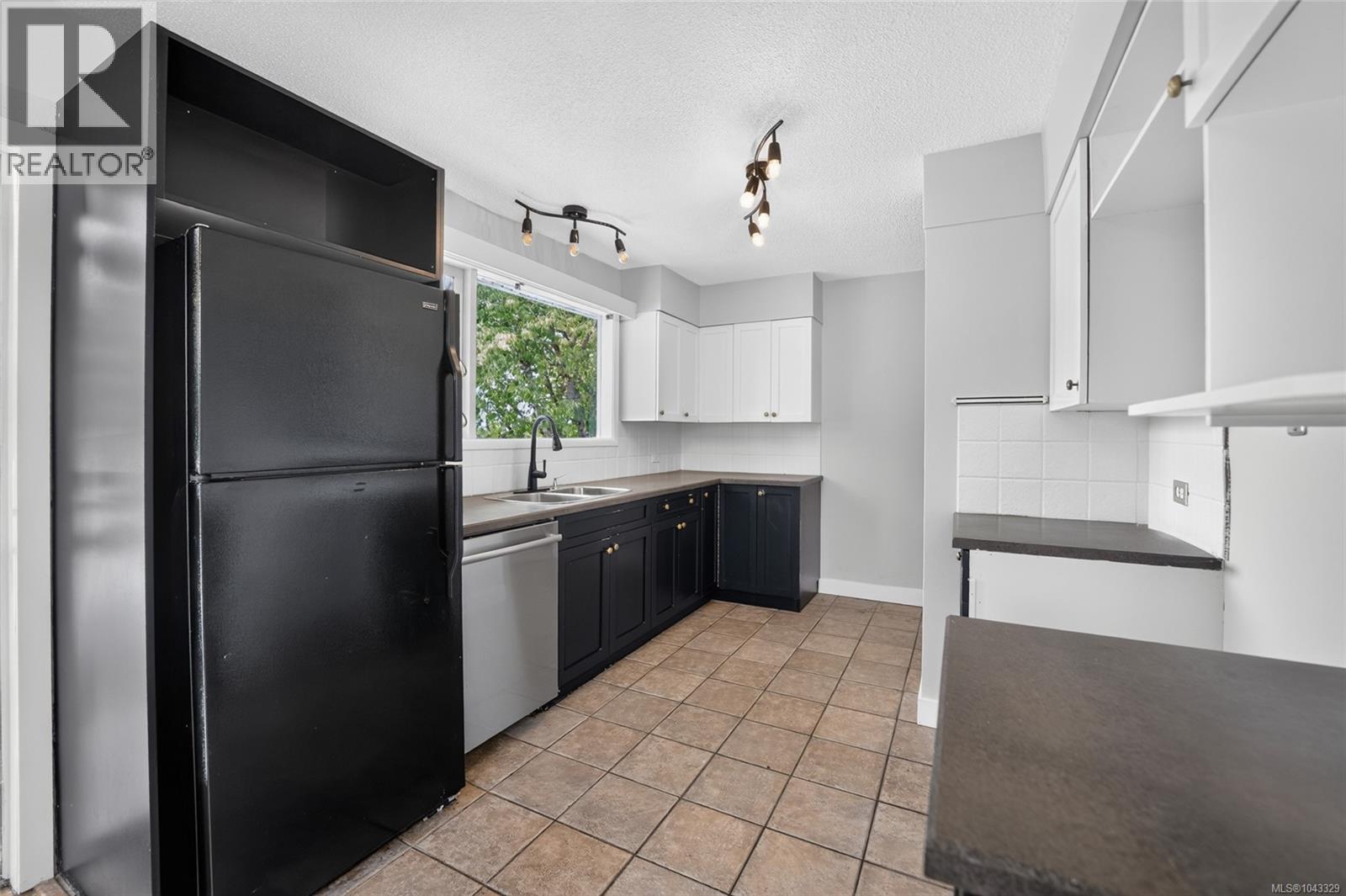 650 Hunter St - 14