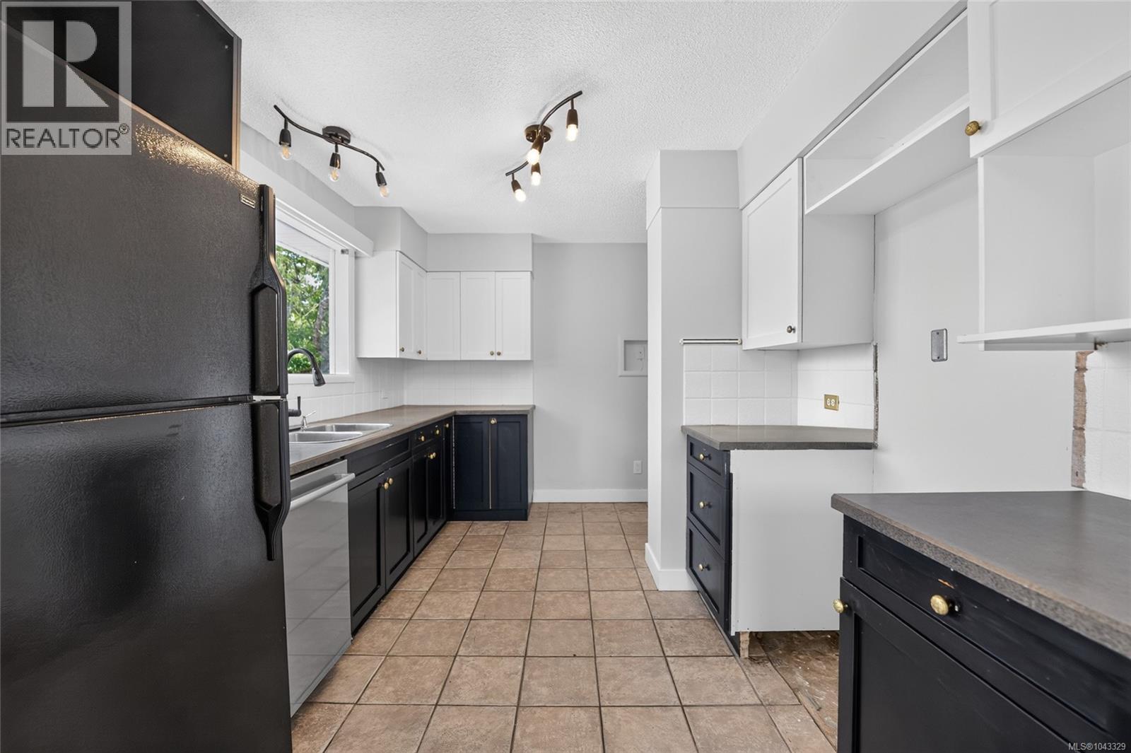 650 Hunter St - 3