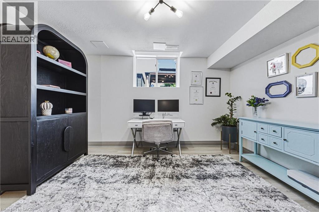 32 KOPPERFIELD Lane - 33