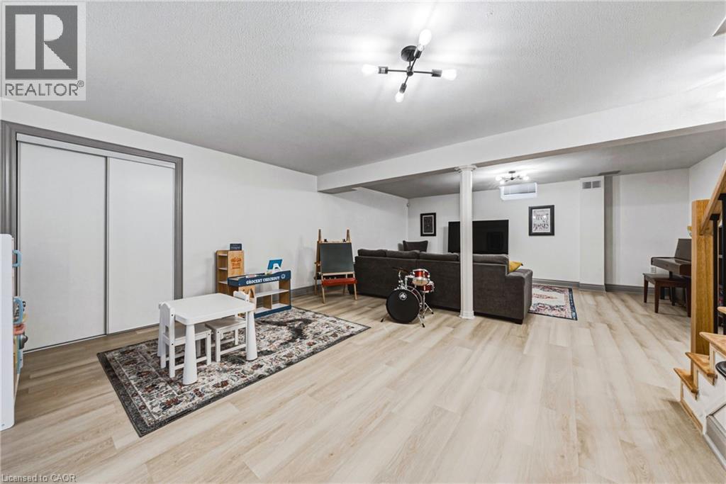 32 KOPPERFIELD Lane - 28