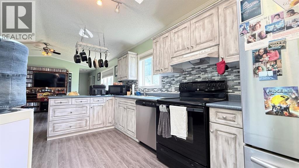 108 1 Street W - 18