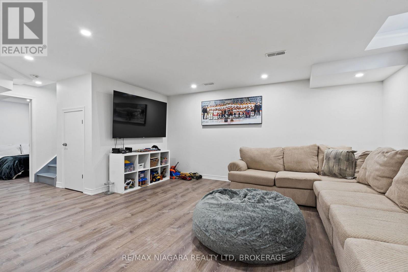 7 RILEY AVENUE - 27