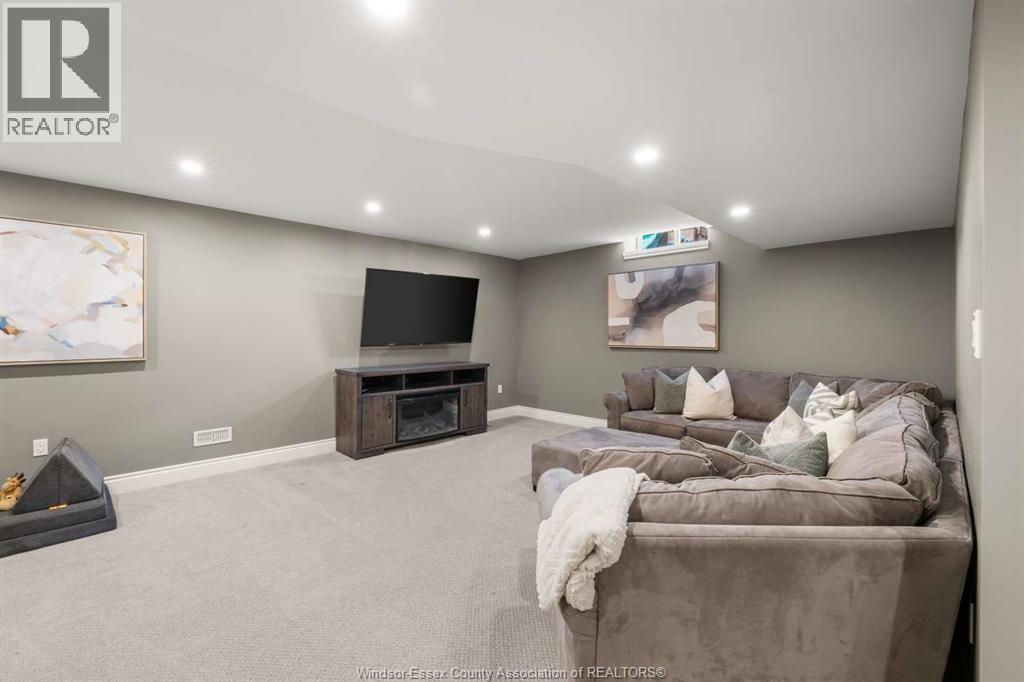 557 CHATEAU AVENUE - 35