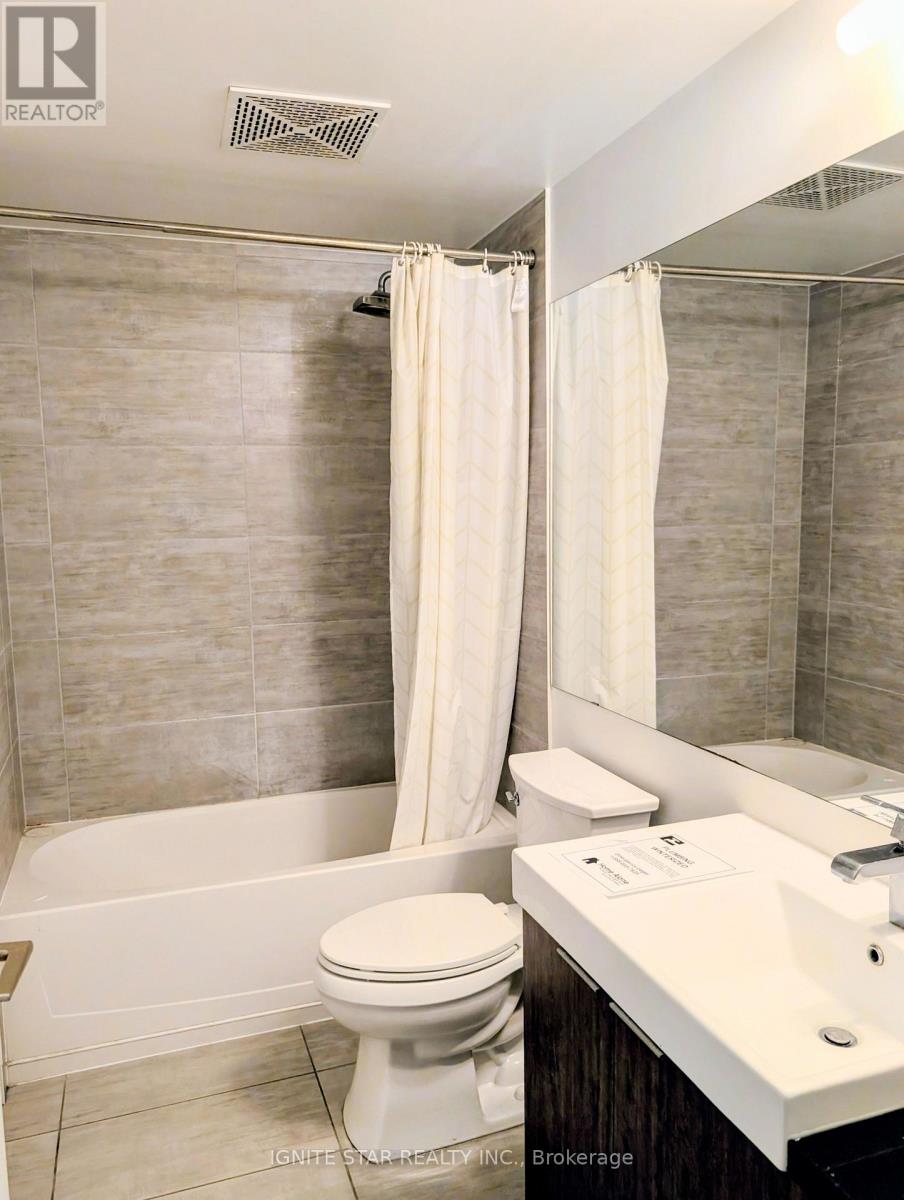 #209 478 KING STREET W - 3