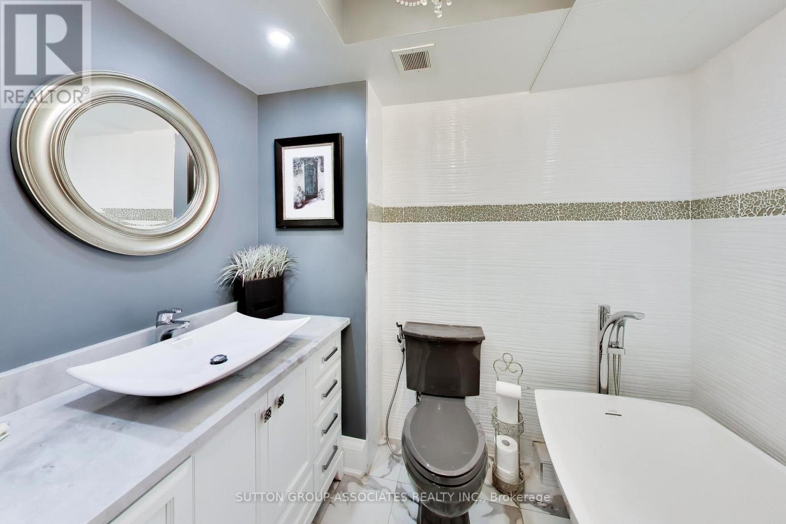 #204 75 WYNFORD HTS CRESCENT - 13