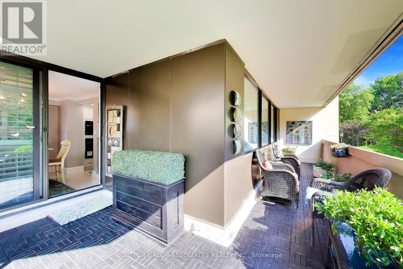 #204 75 WYNFORD HTS CRESCENT - 24