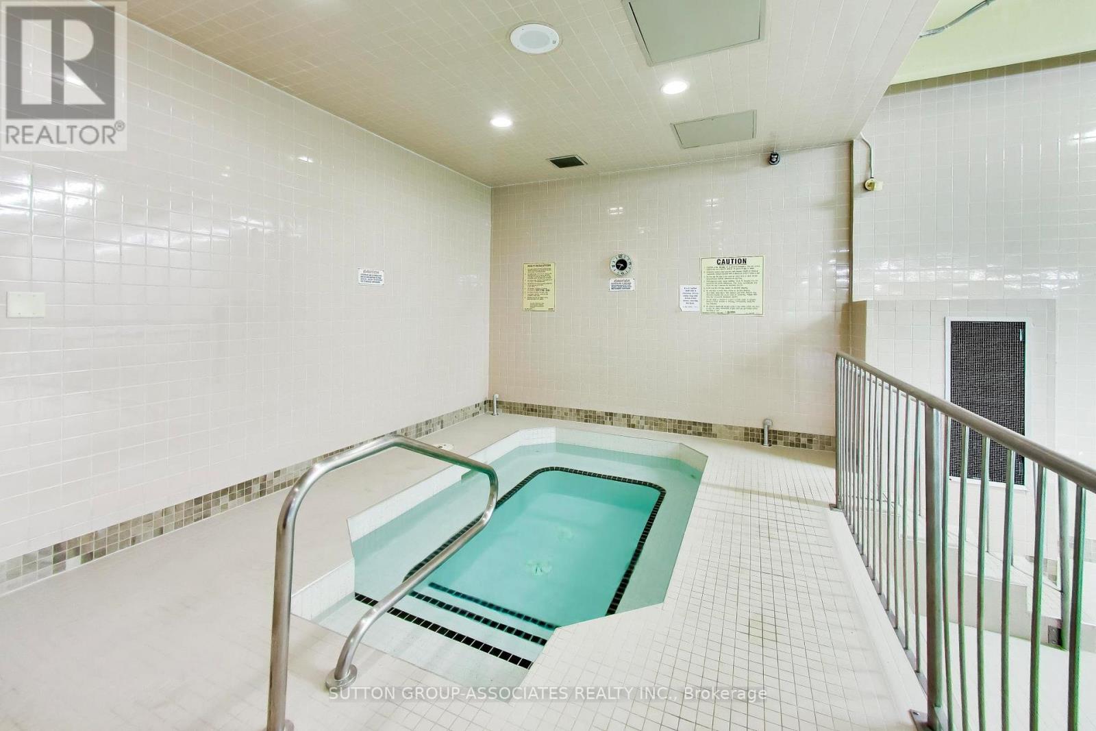 #204 75 WYNFORD HTS CRESCENT - 28