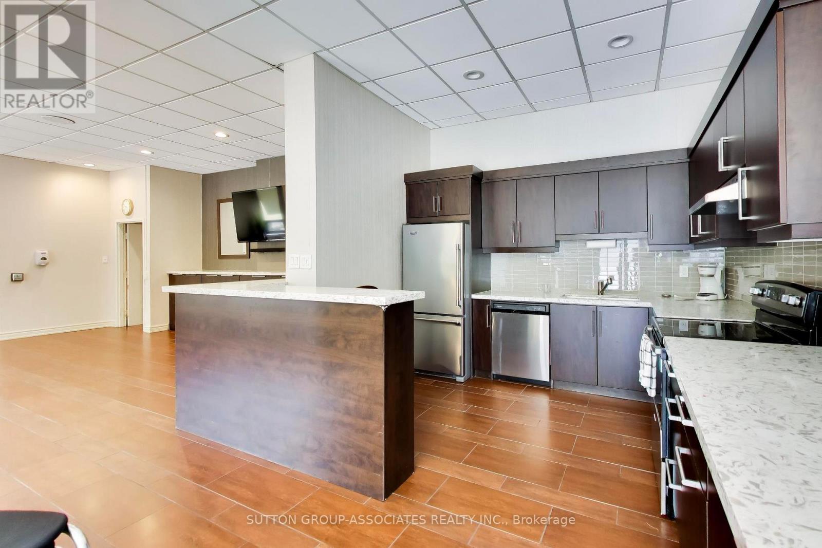 #204 75 WYNFORD HTS CRESCENT - 34