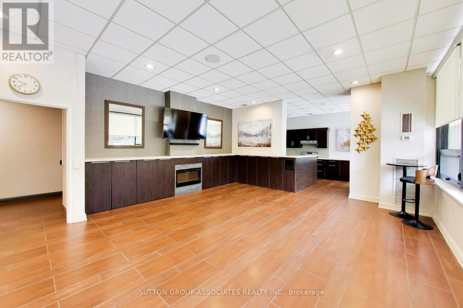 #204 75 WYNFORD HTS CRESCENT - 35