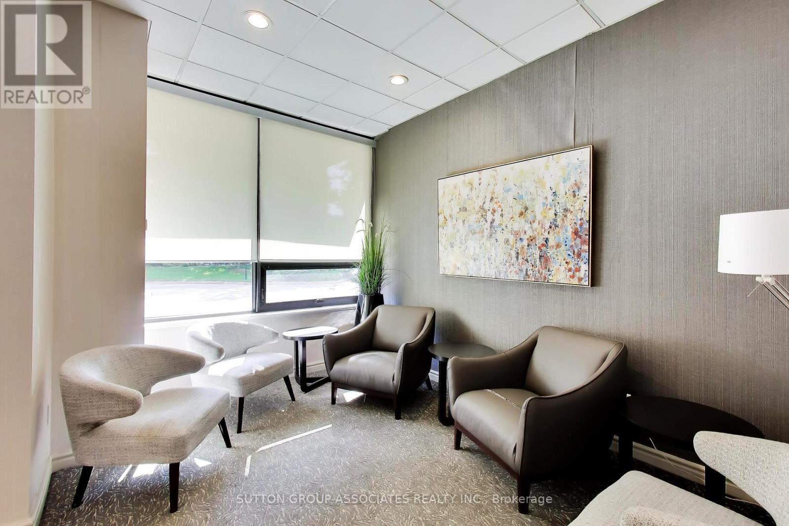 #204 75 WYNFORD HTS CRESCENT - 36
