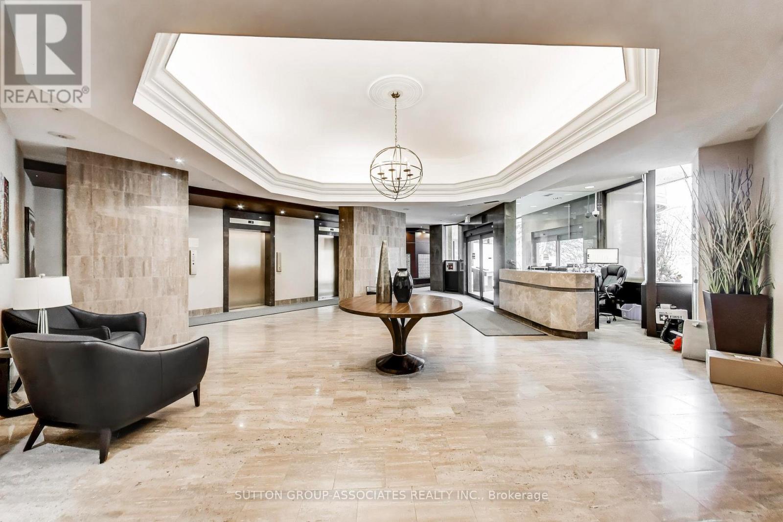 #204 75 WYNFORD HTS CRESCENT - 39