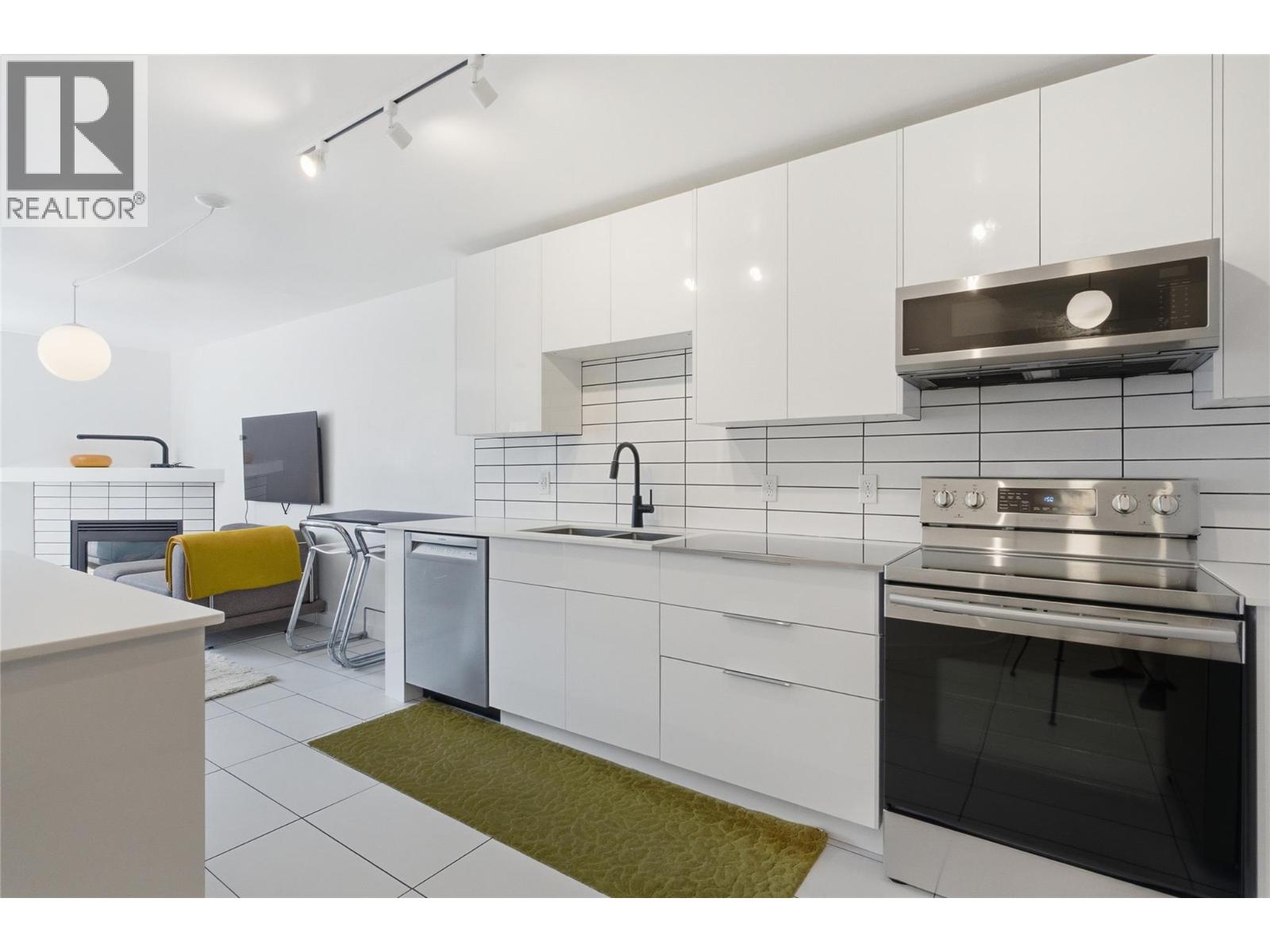 #314 554 SEYMOUR Street - 13