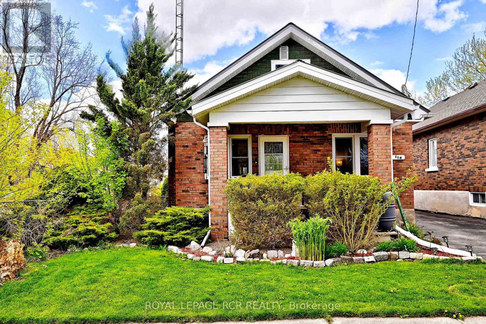 116 BUCKINGHAM AVENUE - 1