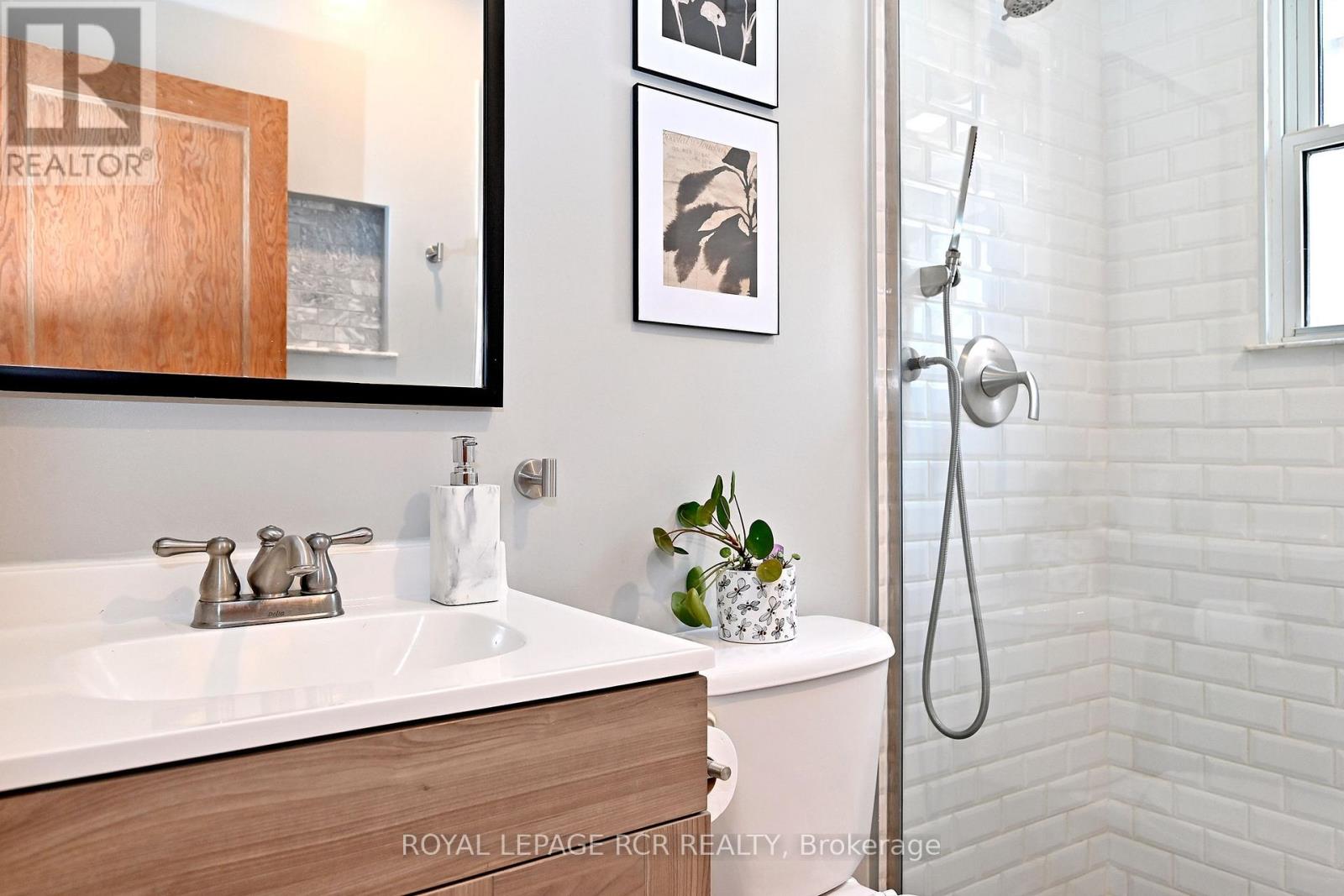 116 BUCKINGHAM AVENUE - 21