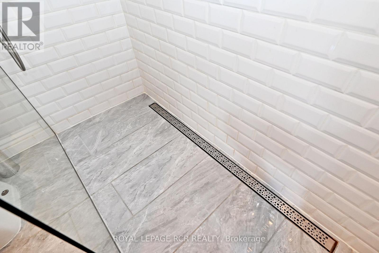 116 BUCKINGHAM AVENUE - 23
