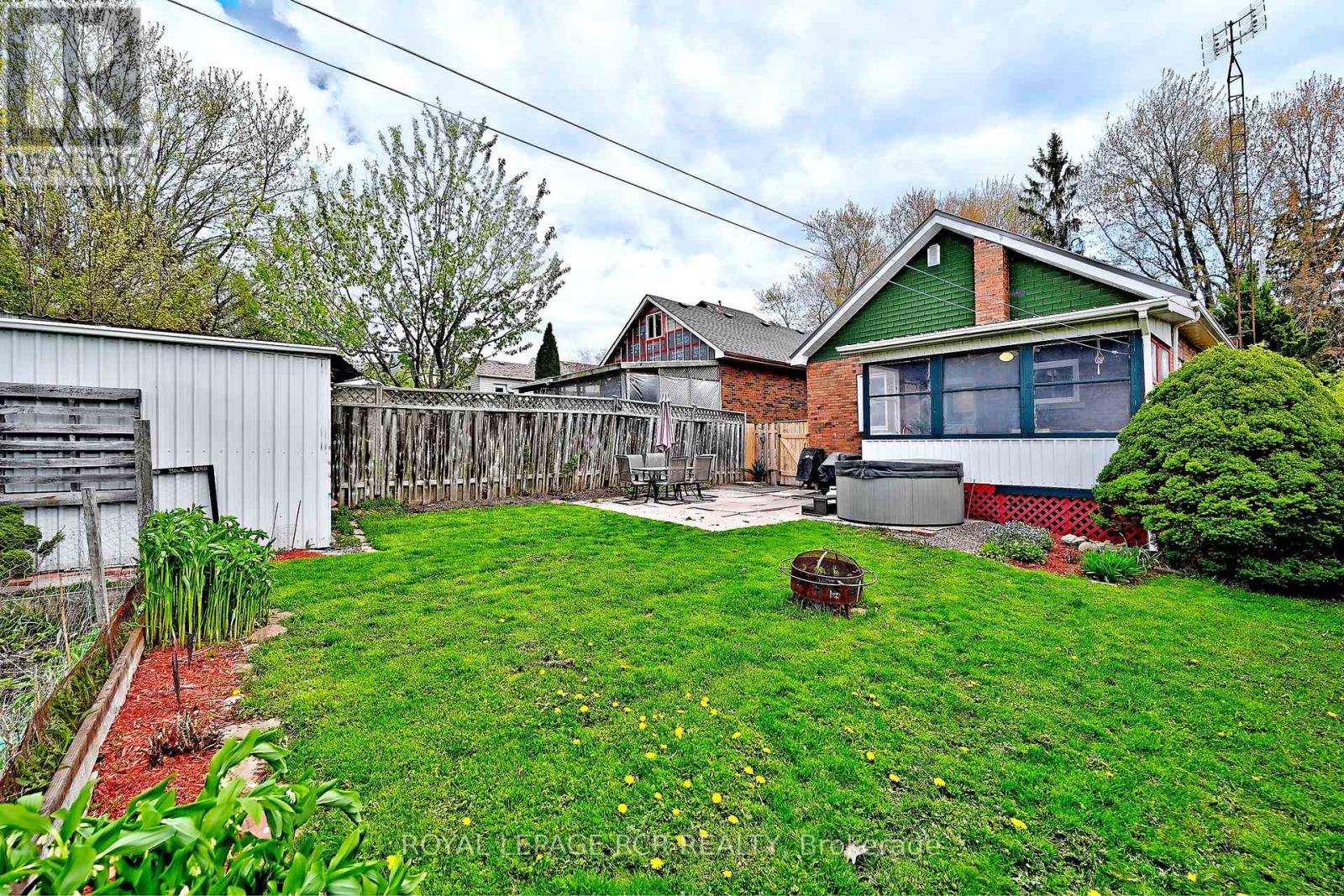 116 BUCKINGHAM AVENUE - 38