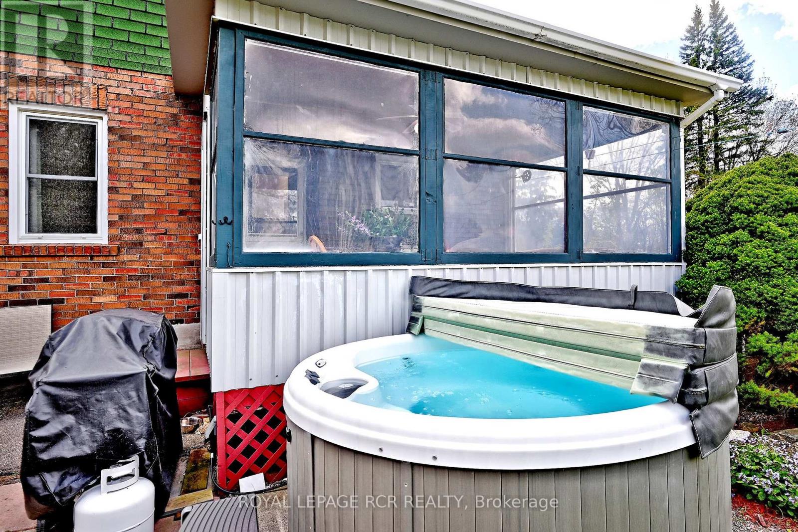 116 BUCKINGHAM AVENUE - 40
