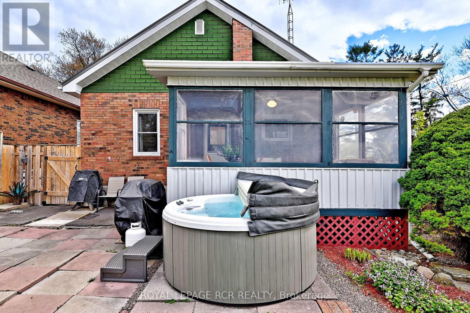 116 BUCKINGHAM AVENUE - 42