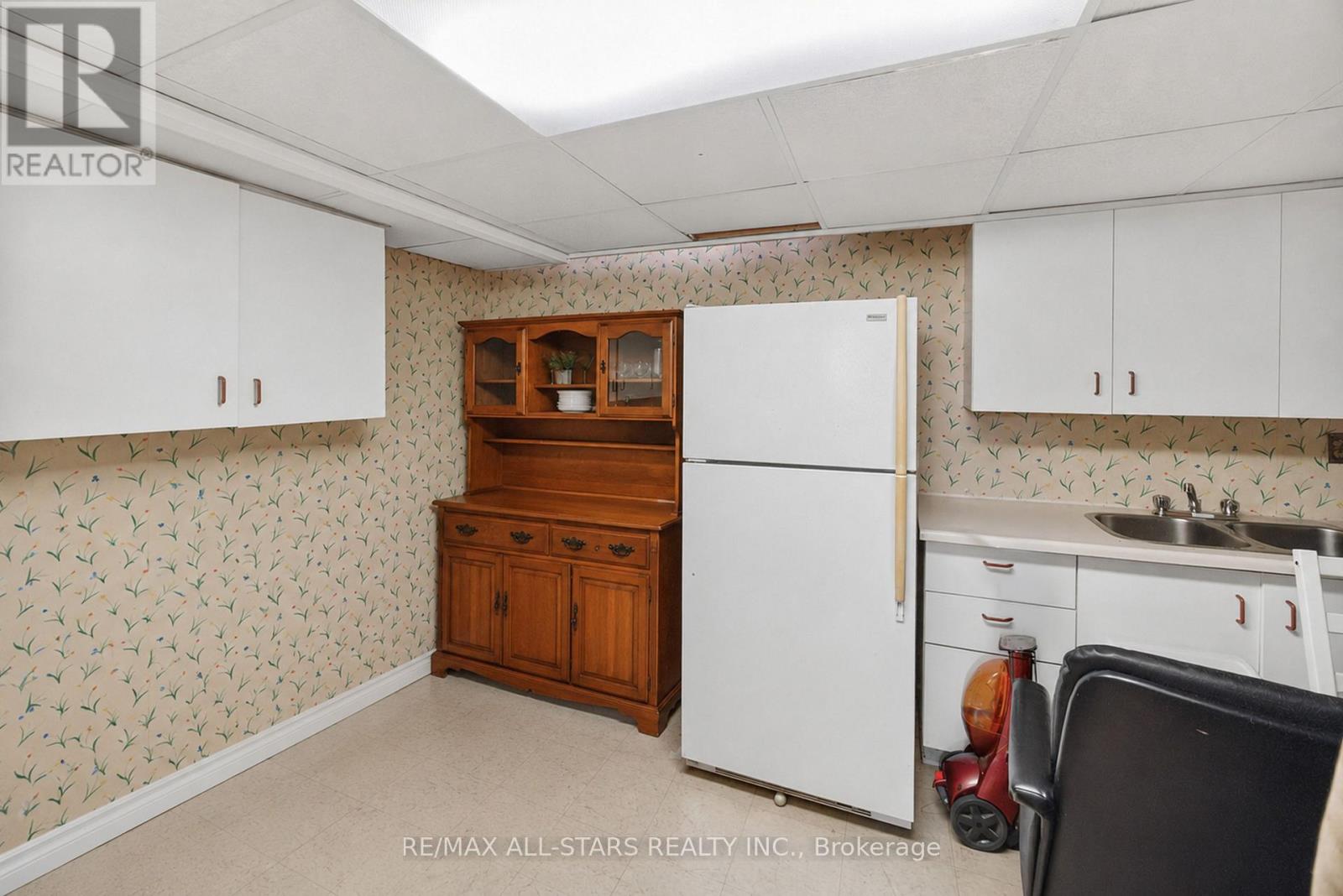 68 PATTERSON CRESCENT - 31