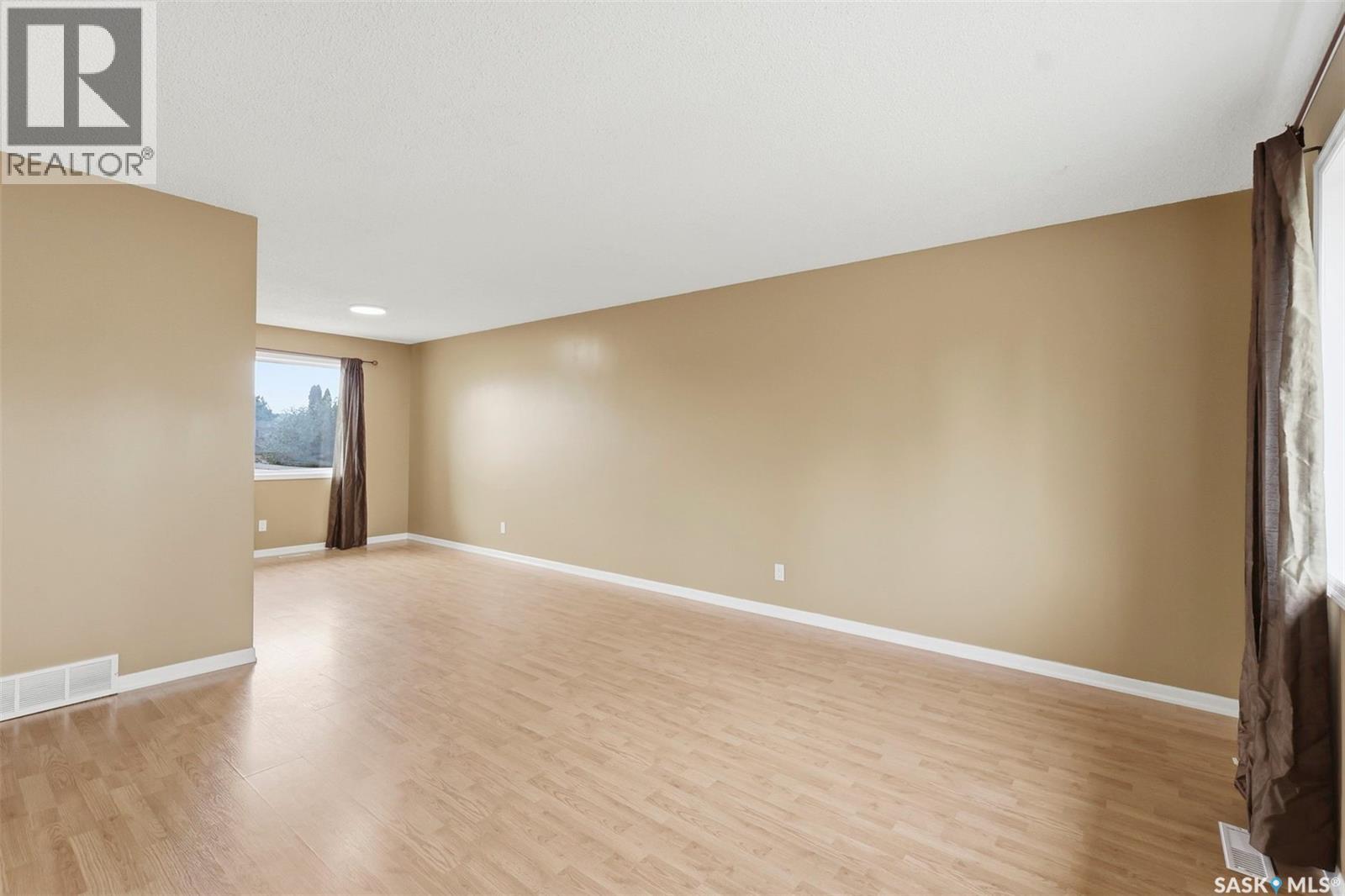210 Laval CRESCENT - Image 11