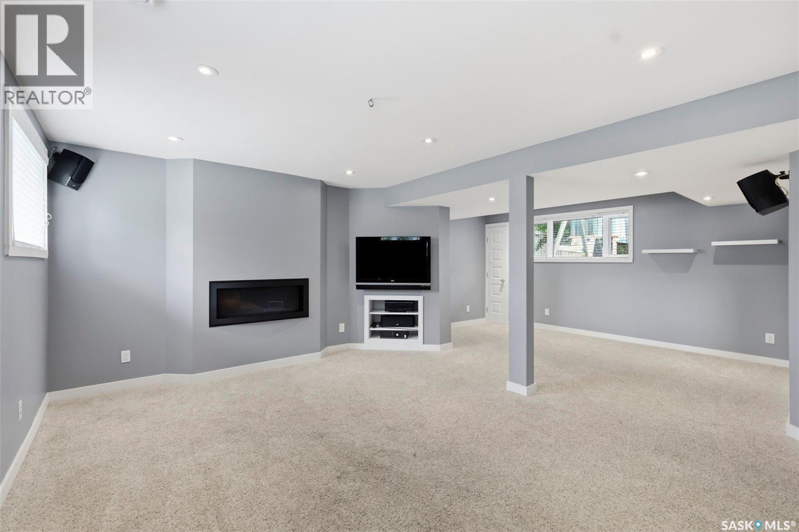 210 Laval CRESCENT - Image 24