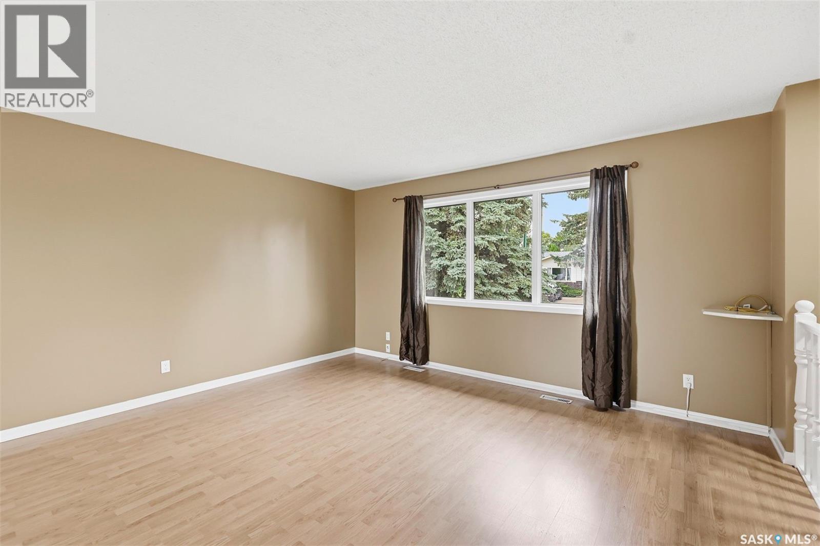 210 Laval CRESCENT - Image 8