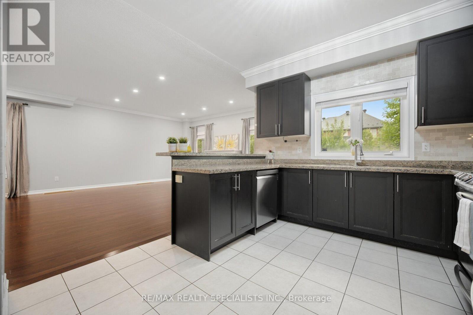 227 MINTO CRESCENT - 21