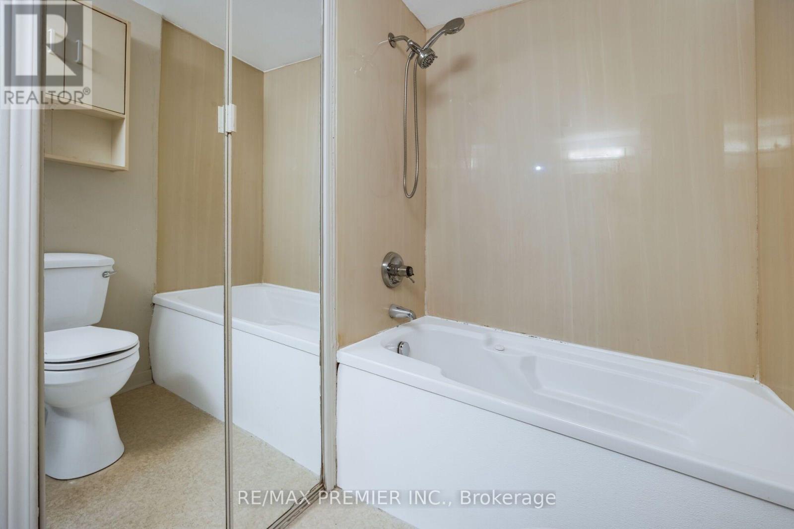 #82 248 JOHN GARLAND BOULEVARD - 20